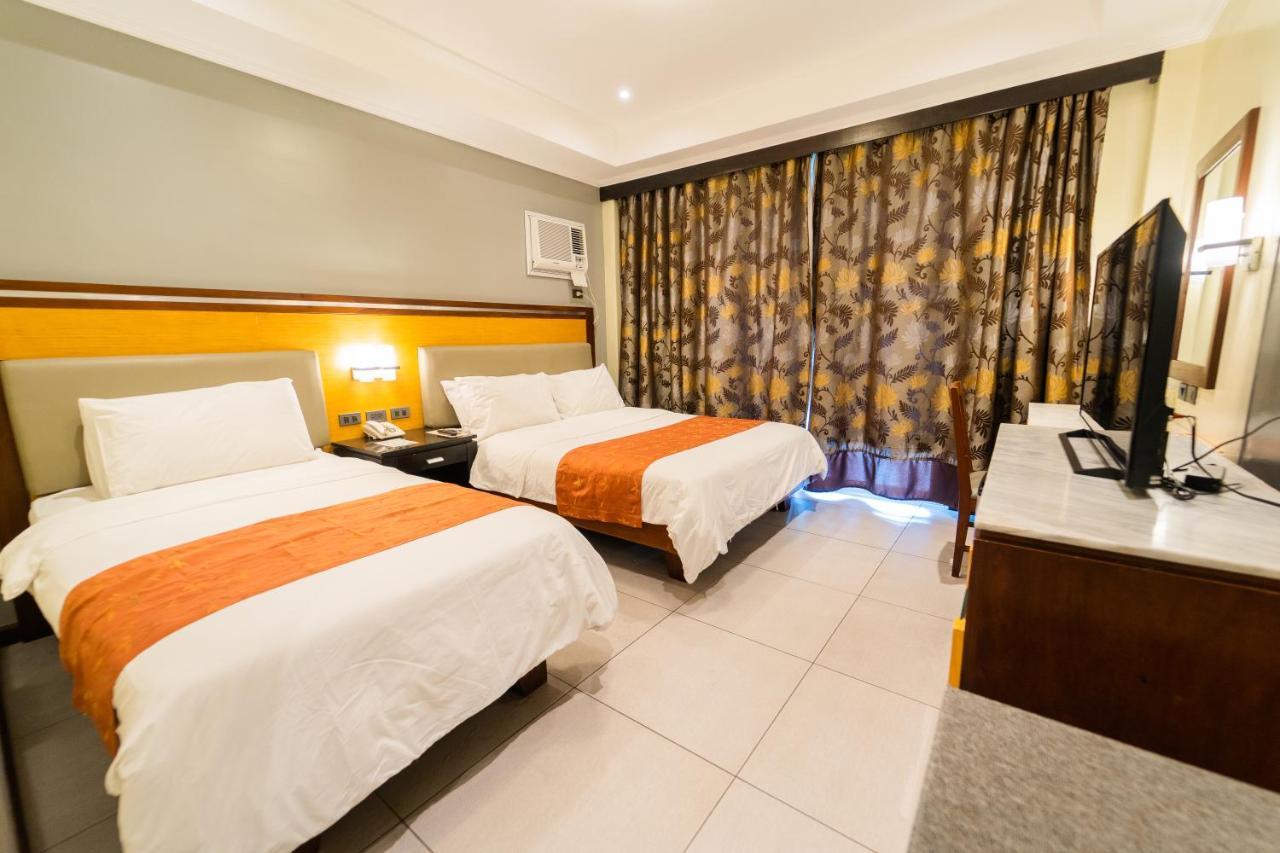Mo2 Westown Hotel Iloilo Buitenkant foto