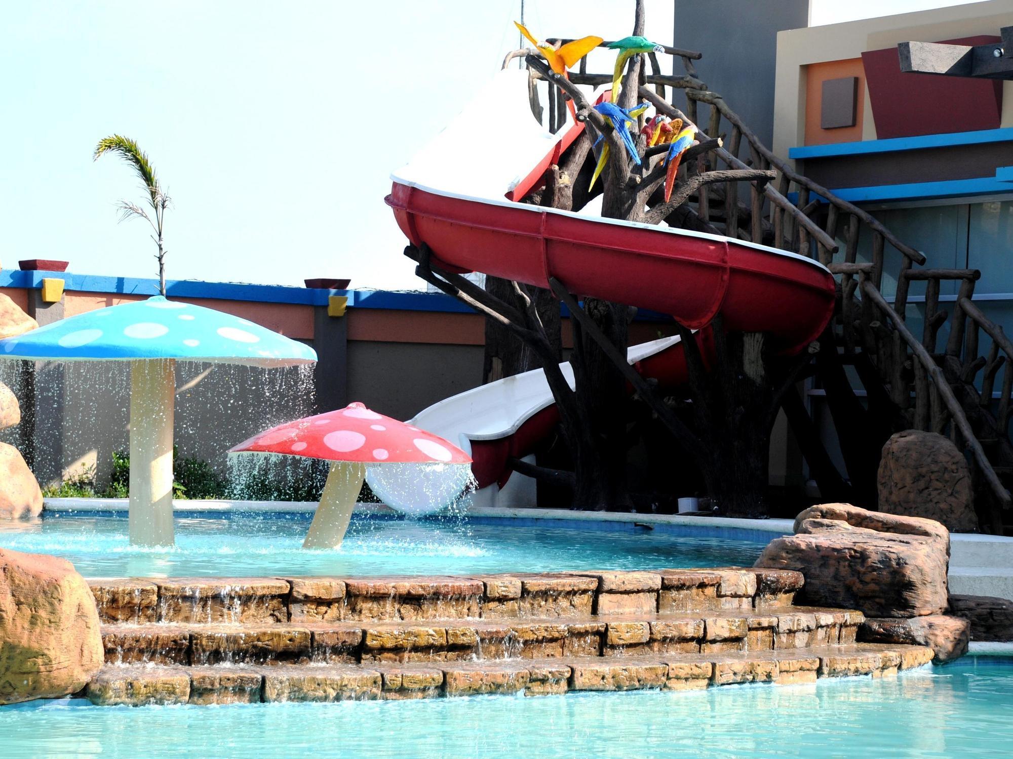Mo2 Westown Hotel Iloilo Buitenkant foto