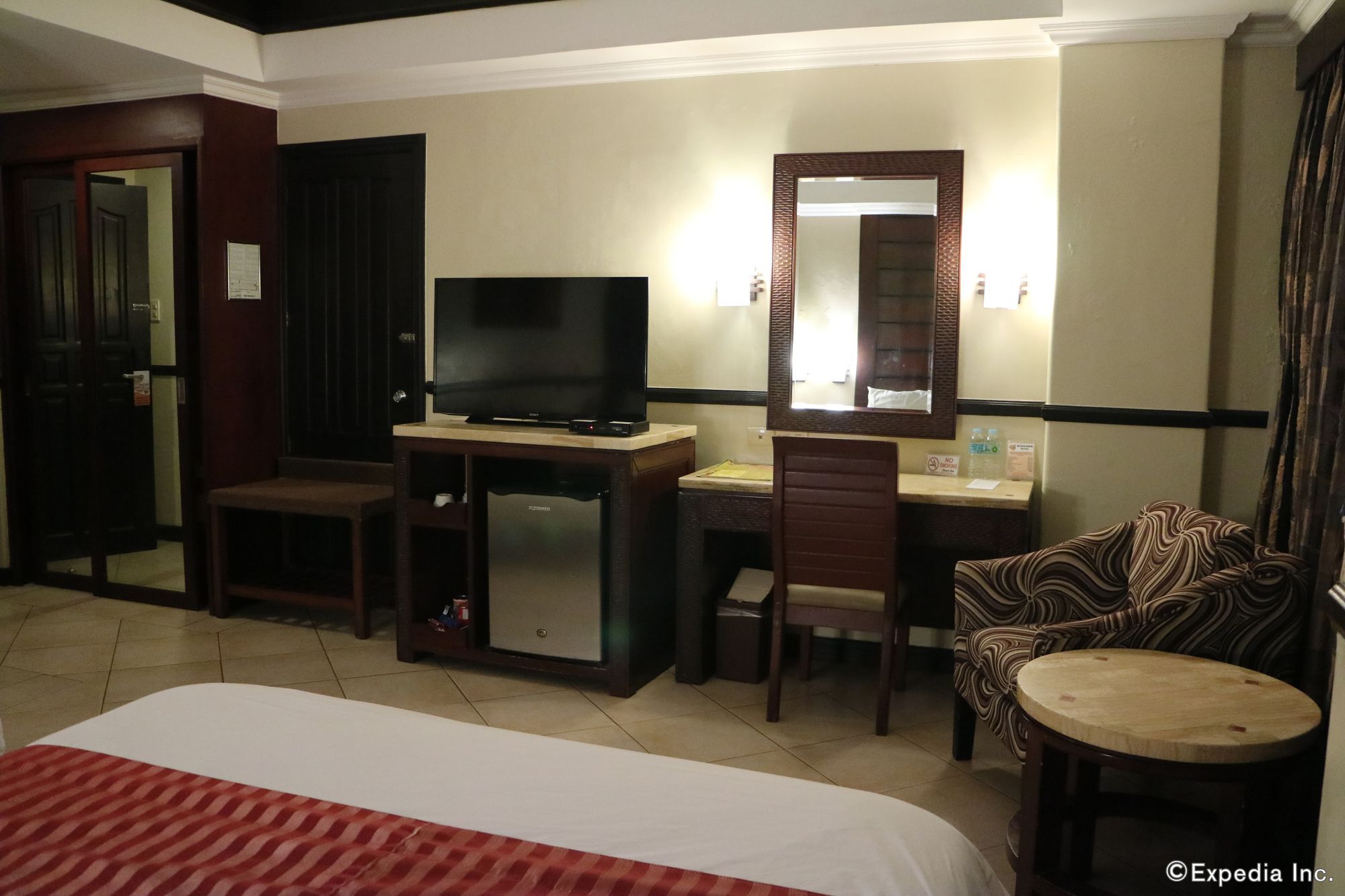 Mo2 Westown Hotel Iloilo Buitenkant foto